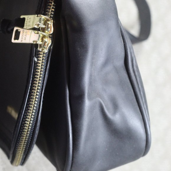 Steve Madden Medium Size Rounded Black Crossbody Purse - LIKE NEW - Picture 6 of 9